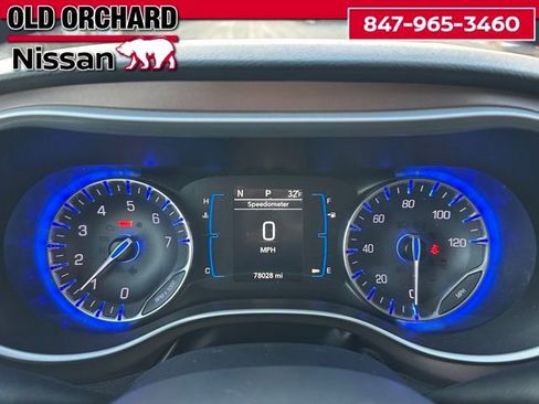 Used 2017 Chrysler Pacifica Touring image 25