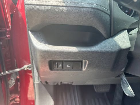 Used 2021 Toyota RAV4 LE AWD/4WD image 17