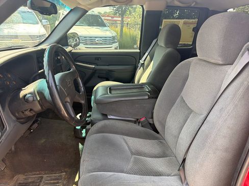 Used 2005 Chevrolet Silverado 2500 LS AWD/4WD image 9