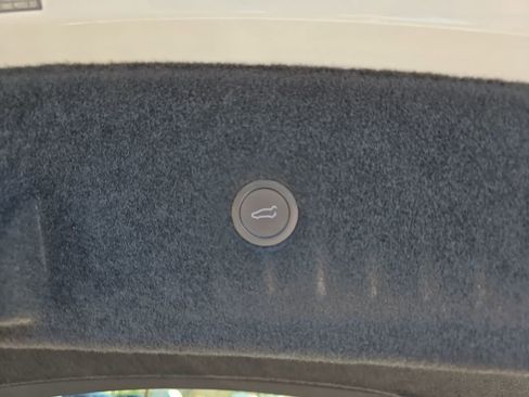 Used 2021 Tesla Model S Plaid image 18