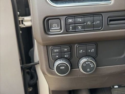 Used 2022 Chevrolet Tahoe LT w/ Luxury Package AWD/4WD image 16