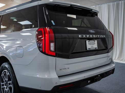 Used 2025 Ford Expedition Max Active RWD image 5
