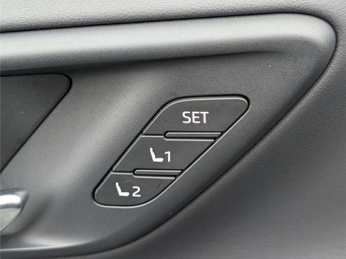 Used 2023 Toyota Crown Platinum image 21