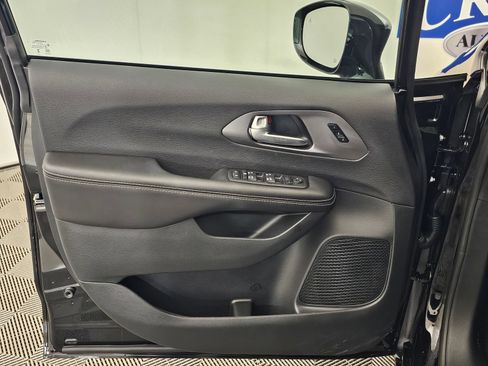 New 2026 Chrysler Pacifica Select w/ S Appearance Package FWD image 10