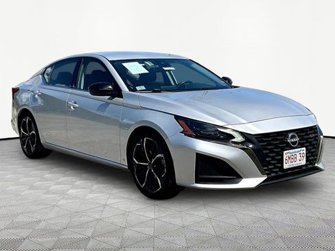 Used 2024 Nissan Altima 2.5 SR FWD image 11