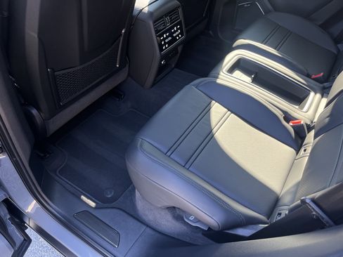 Certified 2025 Porsche Cayenne Turbo GT image 36