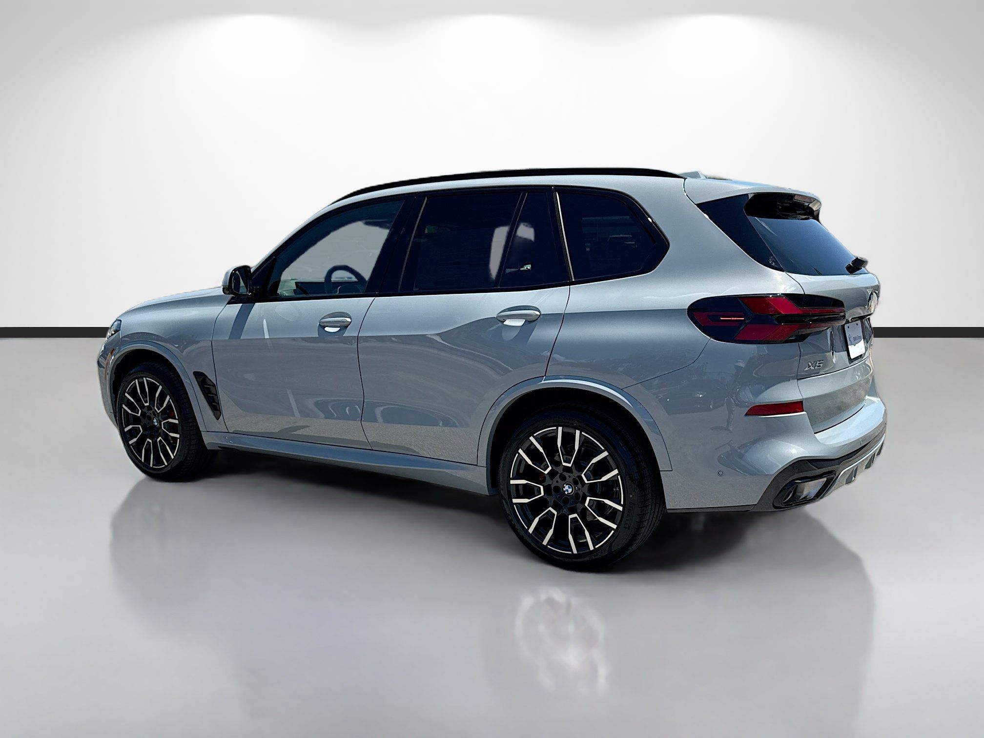 New 2026 BMW X5 sDrive40i w/ M Sport Package RWD image 5