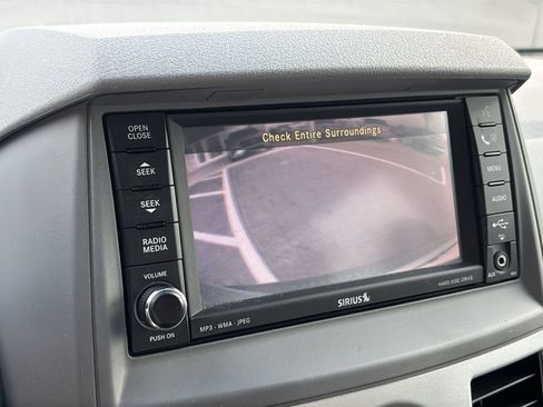 Used 2009 Chrysler Town & Country Touring FWD image 22