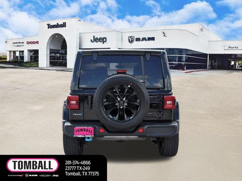 Used 2023 Jeep Wrangler Unlimited Sahara AWD/4WD image 6
