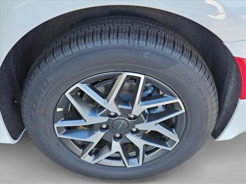 New 2027 Chrysler Pacifica Limited FWD image 10