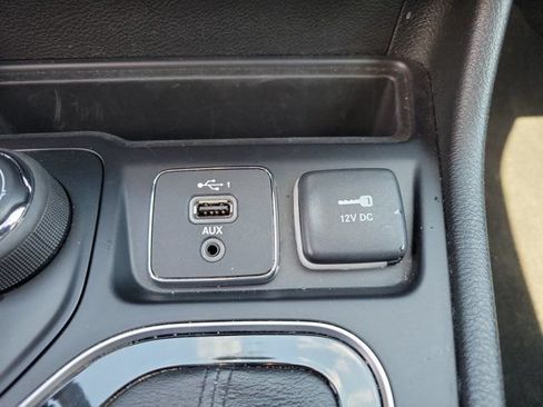 Used 2023 Jeep Cherokee Altitude Lux AWD/4WD image 19