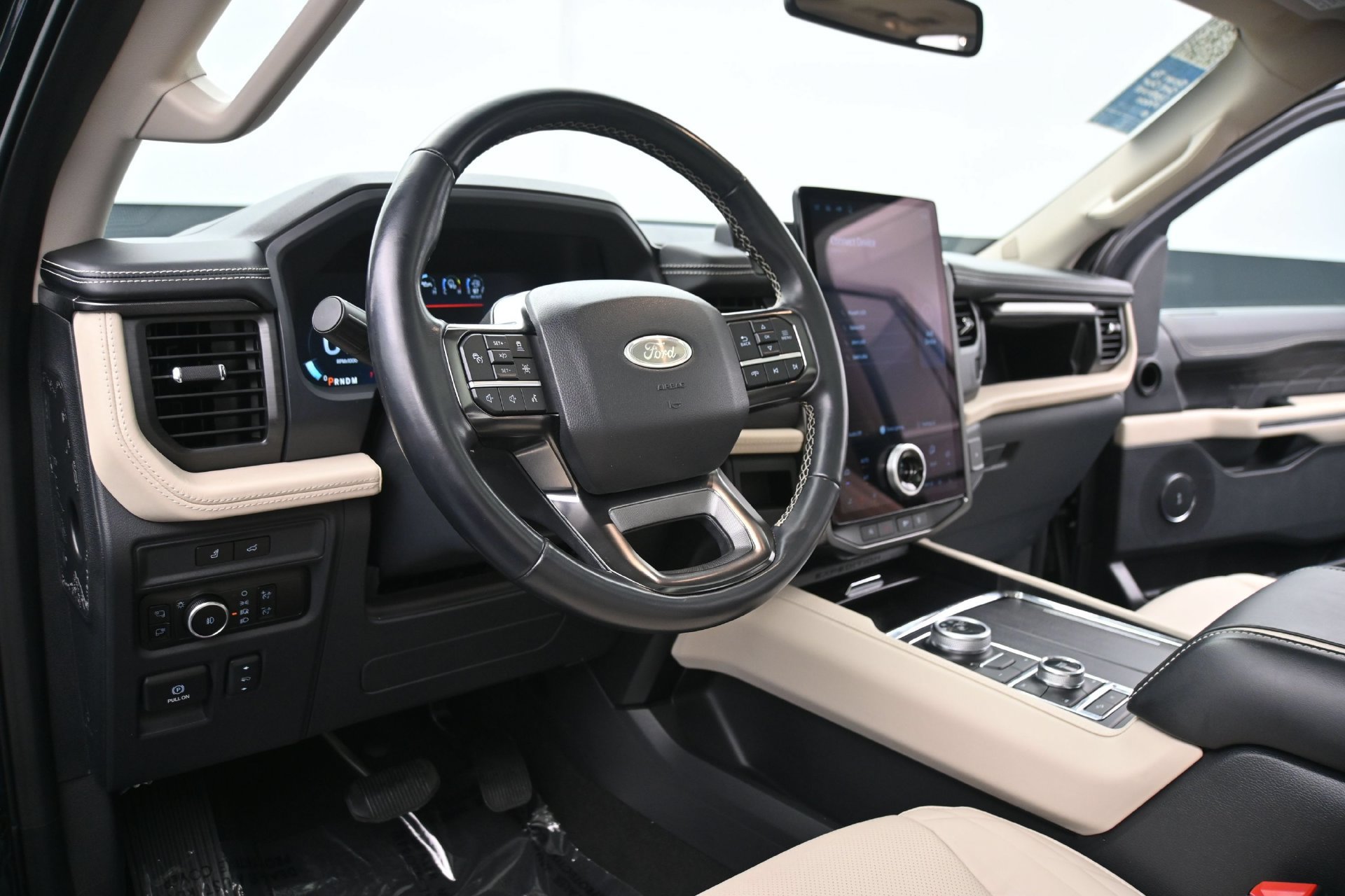 Used 2024 Ford Expedition Max Platinum AWD/4WD image 24