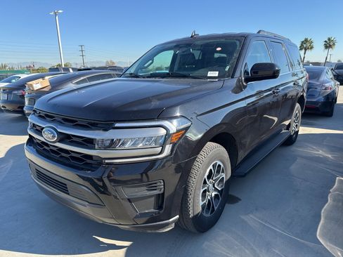 Used 2024 Ford Expedition XLT image 1