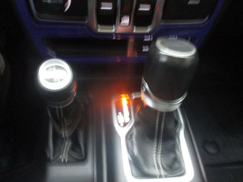 Used 2020 Jeep Gladiator Overland image 15