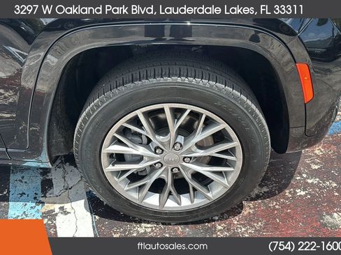 Used 2022 Jeep Grand Cherokee Summit w/ Luxury Tech Group V AWD/4WD image 16