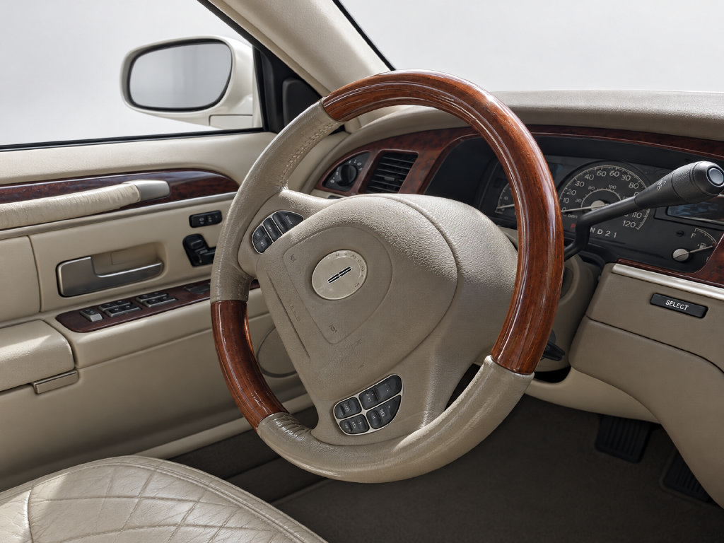 Used 2003 Lincoln Town Car Cartier RWD image 17