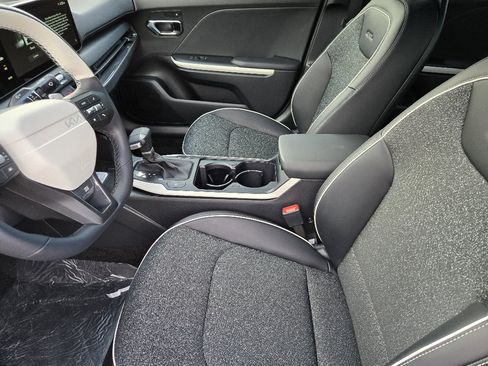 New 2025 Kia K4 GT-Line image 9