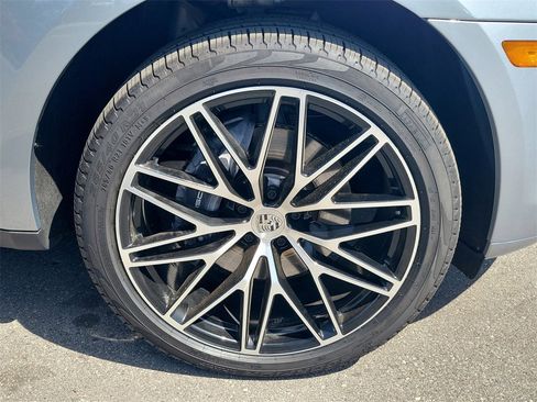 Used 2025 Porsche Macan image 11