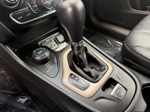 Used 2015 Jeep Cherokee Limited AWD/4WD image 16