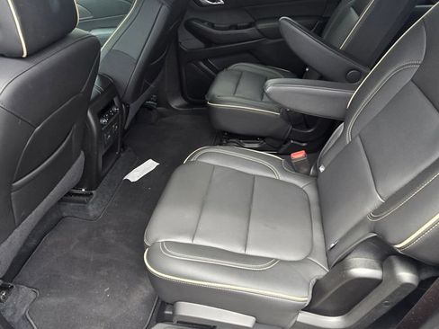 Used 2023 Chevrolet Traverse Premier FWD image 6