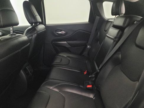 Used 2019 Jeep Cherokee Limited AWD/4WD image 18