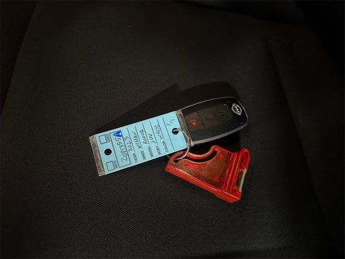 Used 2023 Nissan Rogue S image 32