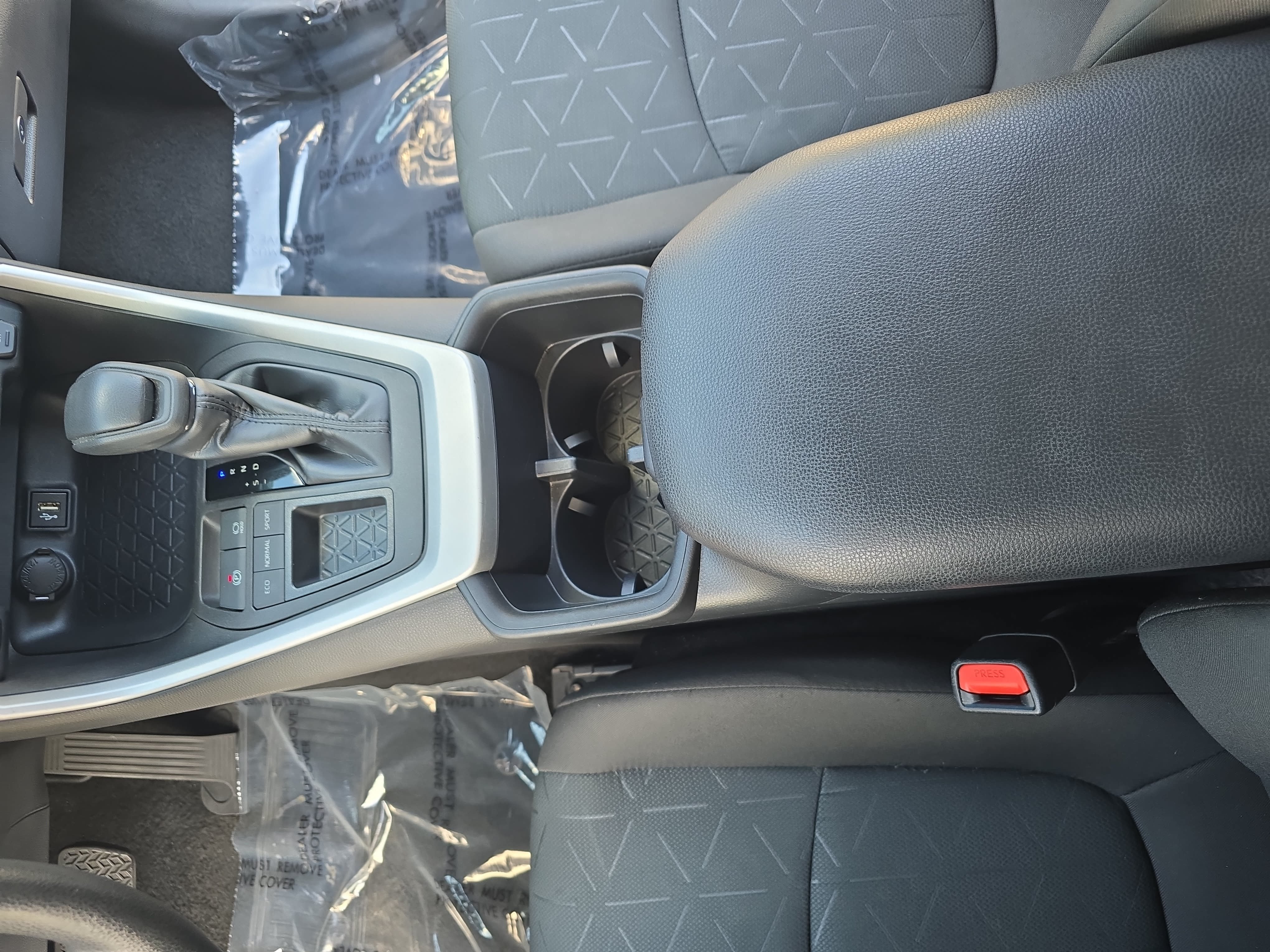 Used 2024 Toyota RAV4 XLE FWD image 21