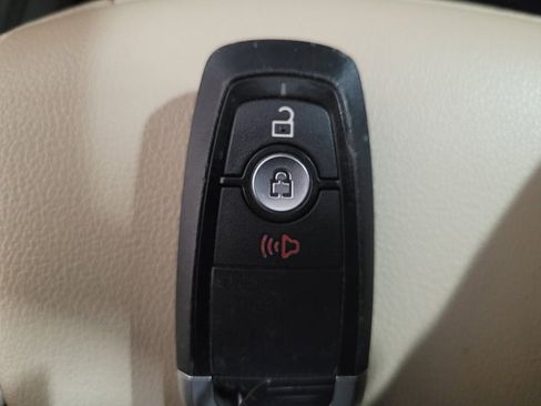 Used 2020 Ford Edge SEL image 32