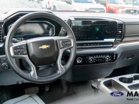 Used 2023 Chevrolet Silverado 1500 LT AWD/4WD image 12