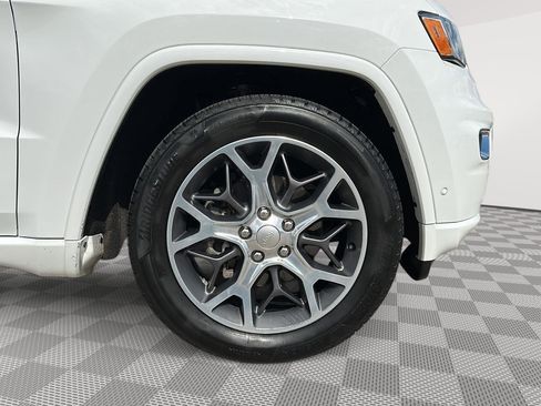 Used 2019 Jeep Grand Cherokee Overland AWD/4WD image 12