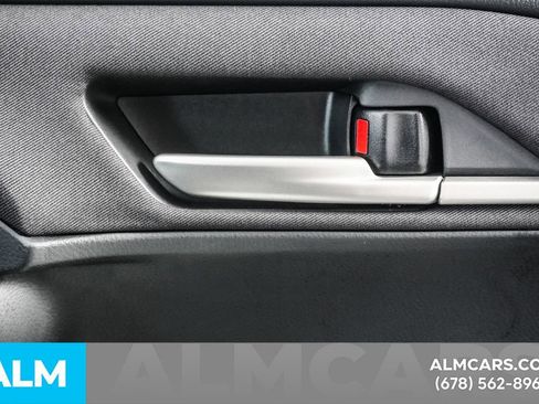 Used 2025 Toyota Camry LE image 43