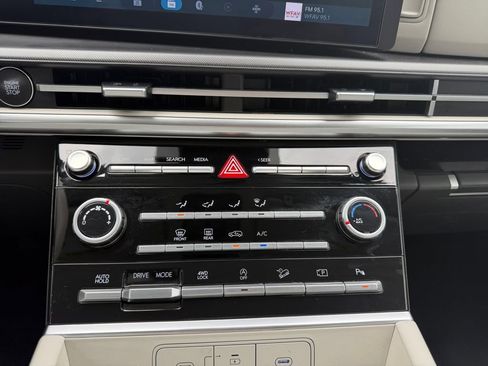 Used 2025 Hyundai Santa Fe SE AWD/4WD image 11