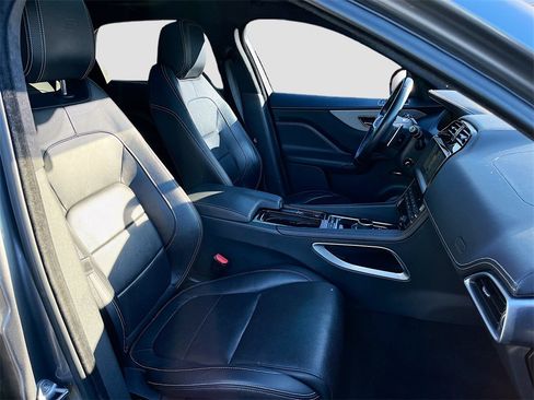 Used 2019 Jaguar F-PACE S image 29