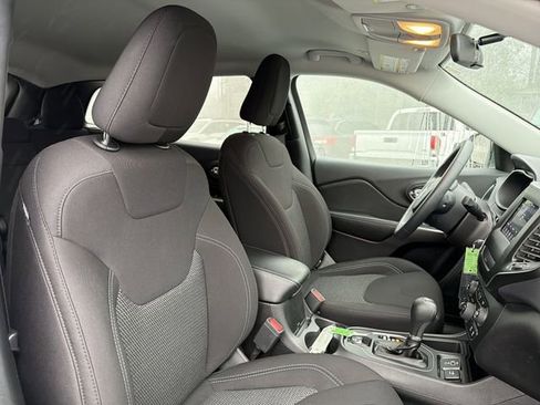 Used 2019 Jeep Cherokee Latitude w/ Popular Appearance Group image 22