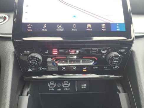 New 2025 Jeep Grand Cherokee L Limited image 7