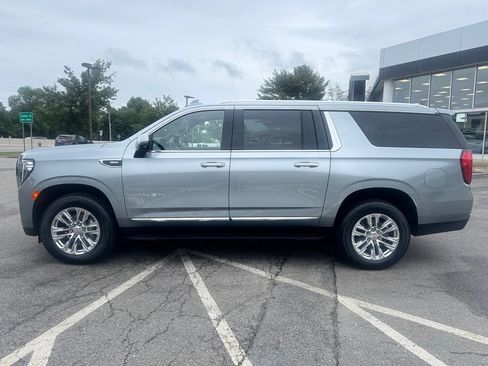 Used 2024 GMC Yukon XL SLT w/ SLT Premium Package AWD/4WD image 2