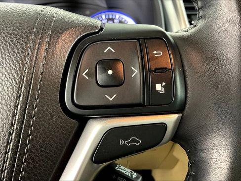 Used 2015 Toyota Highlander Limited Platinum AWD/4WD image 12