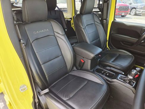 Used 2023 Jeep Wrangler Unlimited Sahara w/ Cold Weather Group AWD/4WD image 17