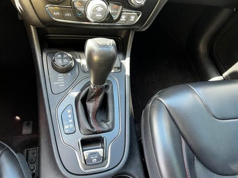 Used 2019 Jeep Cherokee Trailhawk w/ Cold Weather Group AWD/4WD image 31