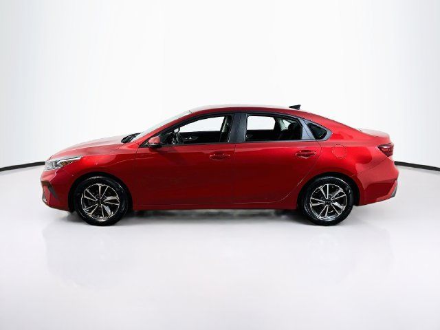 Used 2023 Kia Forte LXS w/ LXS Technology Package FWD image 4