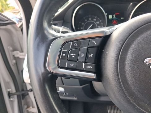 Used 2019 Jaguar E-PACE SE image 17