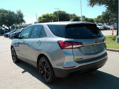 Used 2023 Chevrolet Equinox LS w/ LS Convenience Package FWD image 9