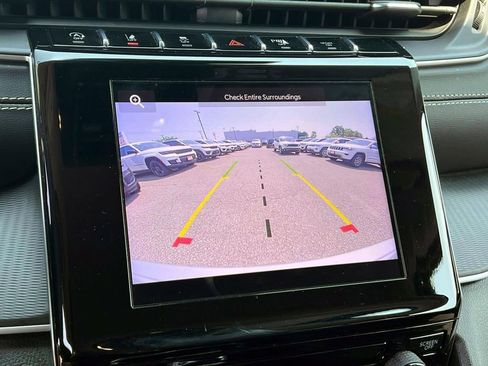 Used 2023 Jeep Grand Cherokee Laredo AWD/4WD image 32