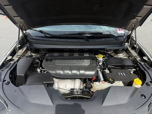 Used 2019 Jeep Cherokee Latitude w/ Cold Weather Group AWD/4WD image 17