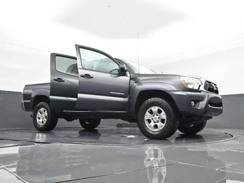 Used 2015 Toyota Tacoma 4x4 Double Cab w/ TRD Off-Road Package image 29