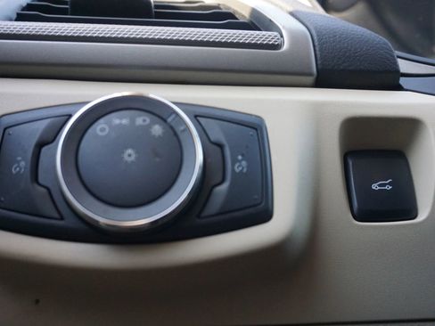 Used 2016 Ford Fusion SE image 21