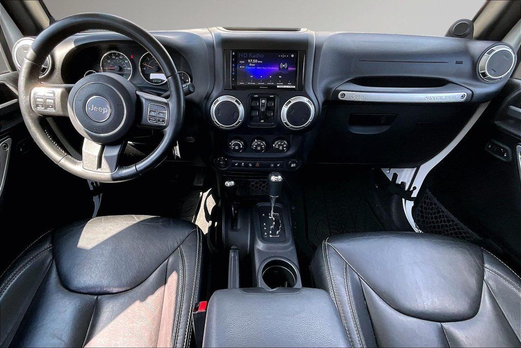 Used 2014 Jeep Wrangler Unlimited Sahara w/ Connectivity Group AWD/4WD image 8