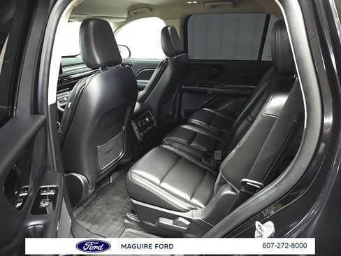 Used 2022 Lincoln Aviator AWD w/ Elements Package image 30