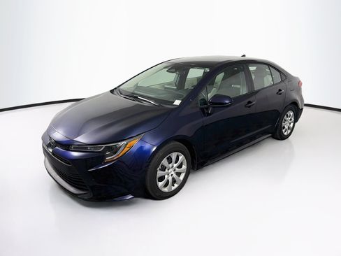 Used 2025 Toyota Corolla LE w/ Convenience Package FWD image 3