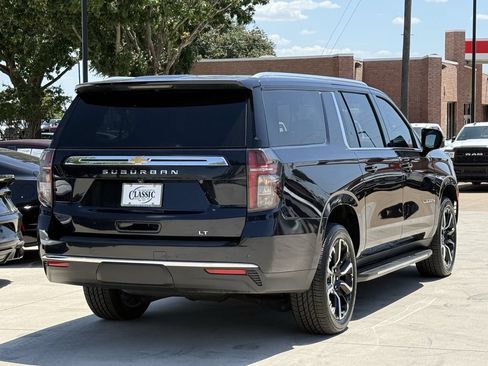 Used 2023 Chevrolet Suburban LT w/ Luxury Package RWD image 4